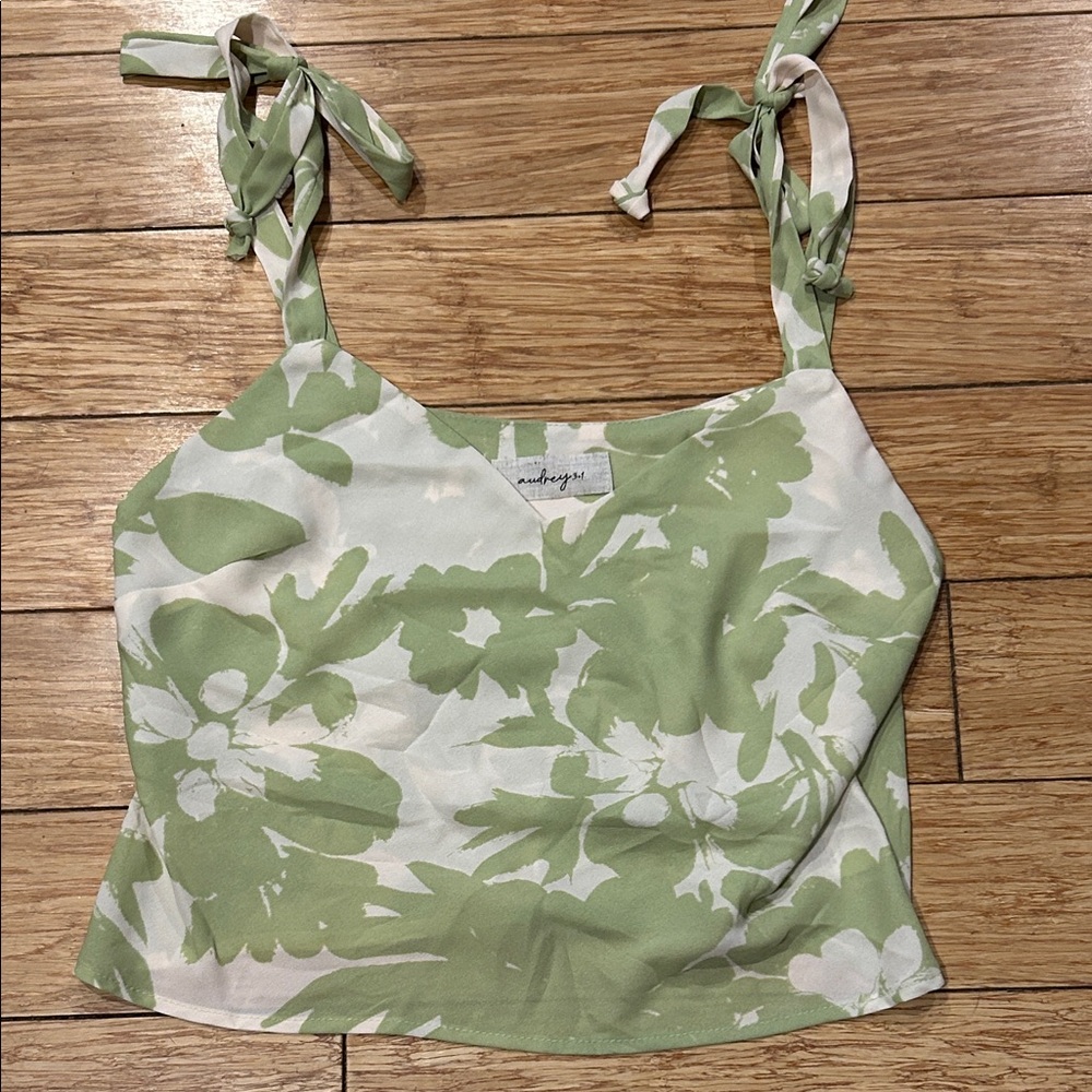 Audrey 3+1 Green & White Breezy Floral Camisole Women’s S